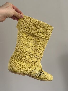 VINTAGE YELLOW CROCHET FESTIVAL BOOTS